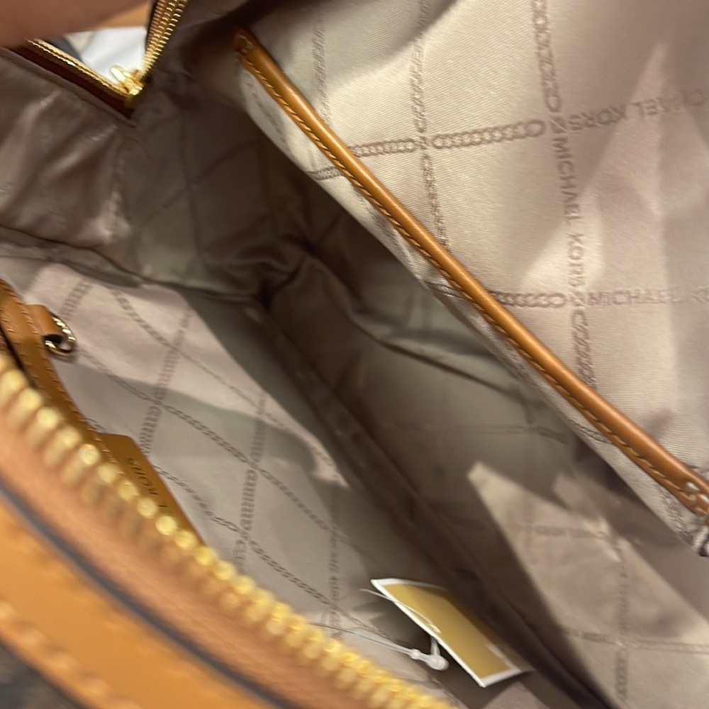 Michael Kors Womens Valerie Medium Logo Backpack 30F2G9VB2B Brown
NWT - Picture 8 of 16